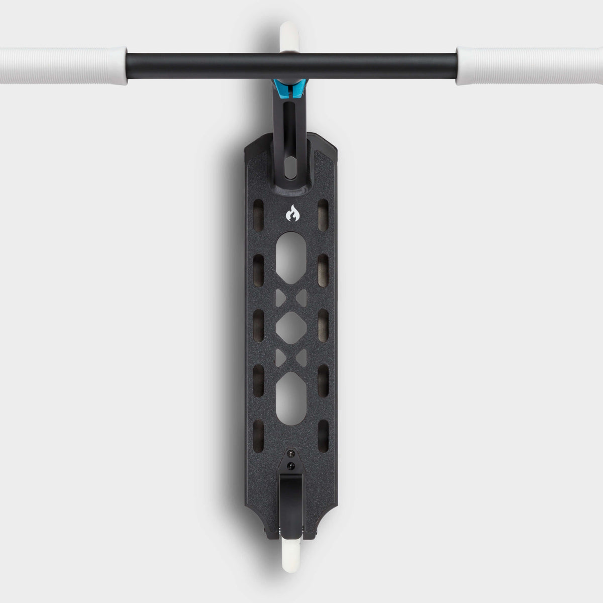Chilli Ventus Stunt Scooter: Black/White