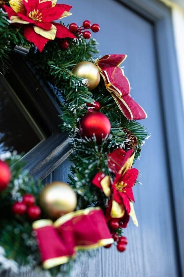 Traditional Green, Gold & Red Christmas Wreath 40cm