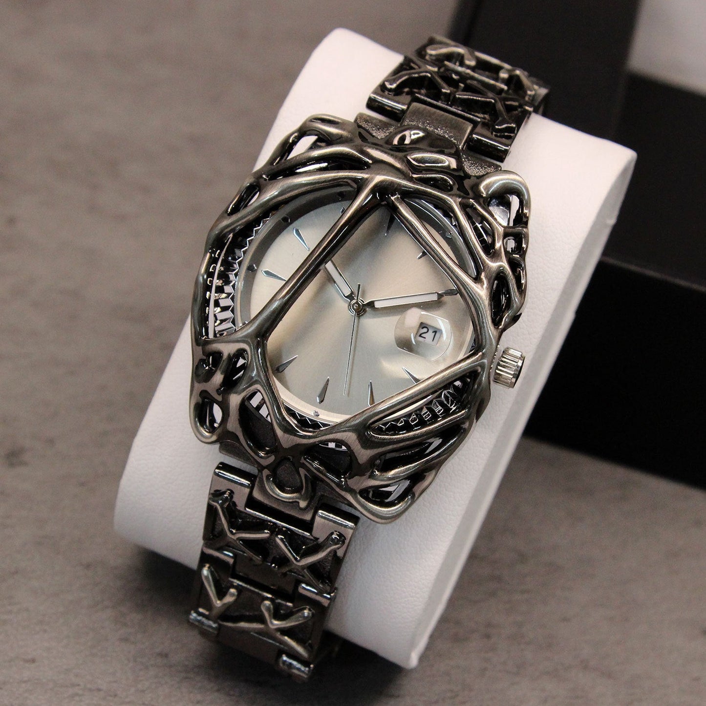 European And American Special-shaped Advanced Special-interest Design Watch