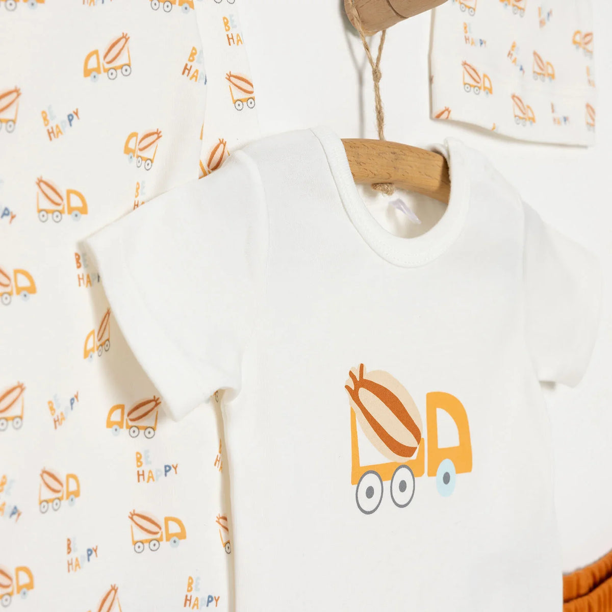 HelloBaby Truck Print 4 Piece Baby Hospital Bag Set (Newborn to 9 Months)