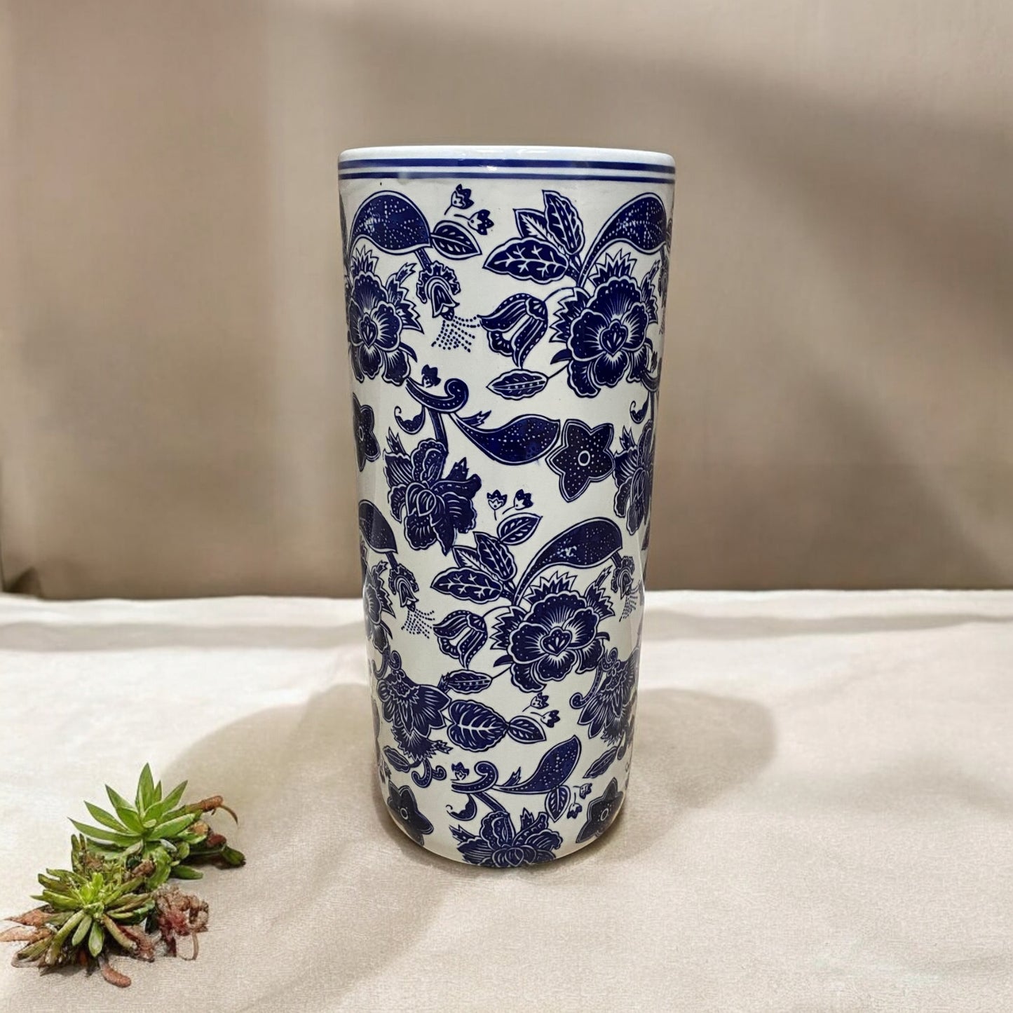 18" ROUND BLUE & WHITE UMBRELLA STAND