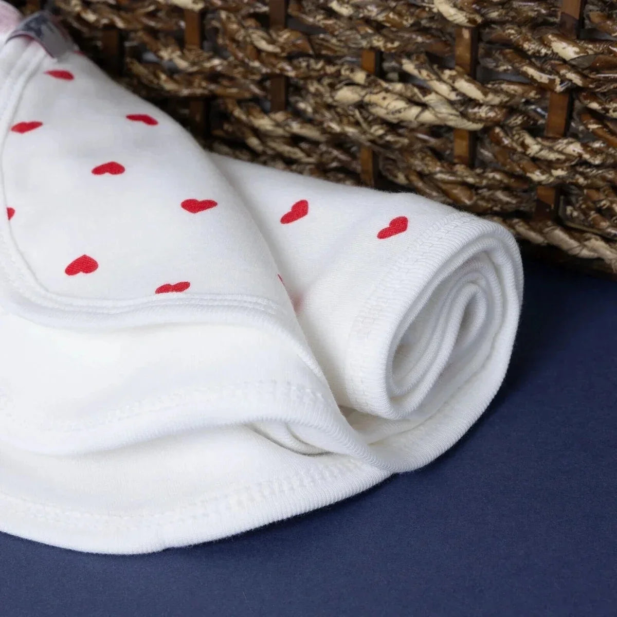 Bebecix Heart Print Jersey Baby Blanket (80 x 90 cm)