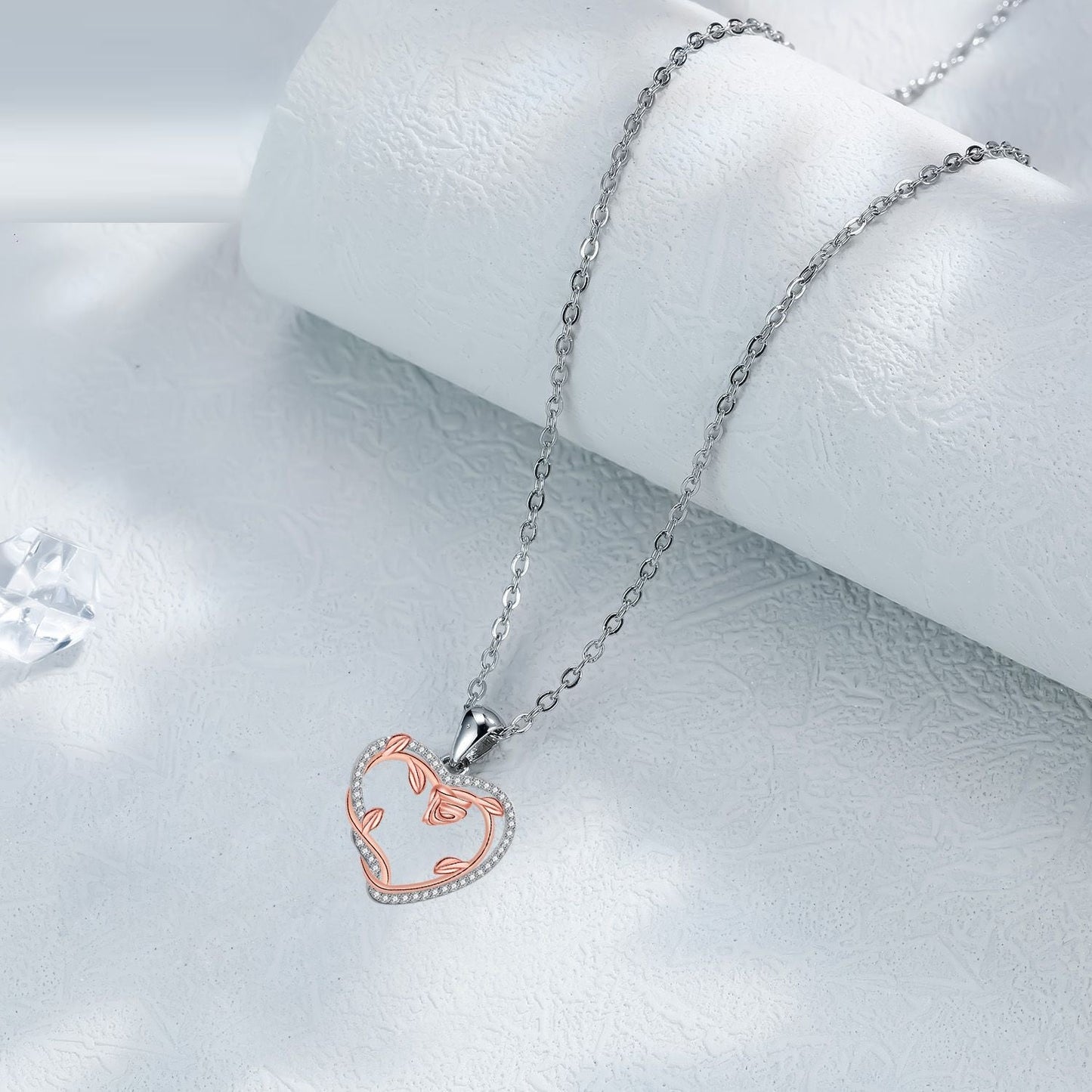 Vintage Necklace Female With Hearts Rose Clavicle Chain Valentine's Day Gift