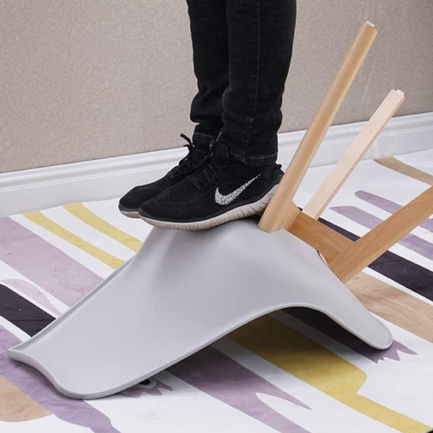 5PCs Dining Set - a White Halo Dining Table & Set of 4 Lorenzo Tulip Dining Chairs with Padded Seat