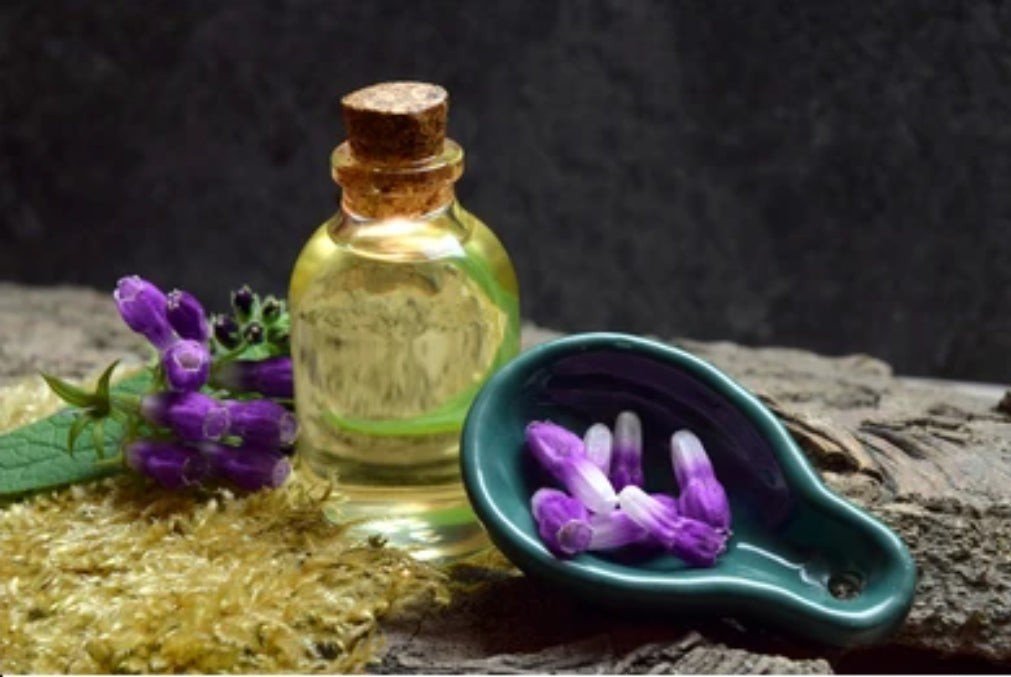 Handmade Comfrey Oil (Knitbone) | North Yorkshire Leaf-Only Salve for Joint Pain