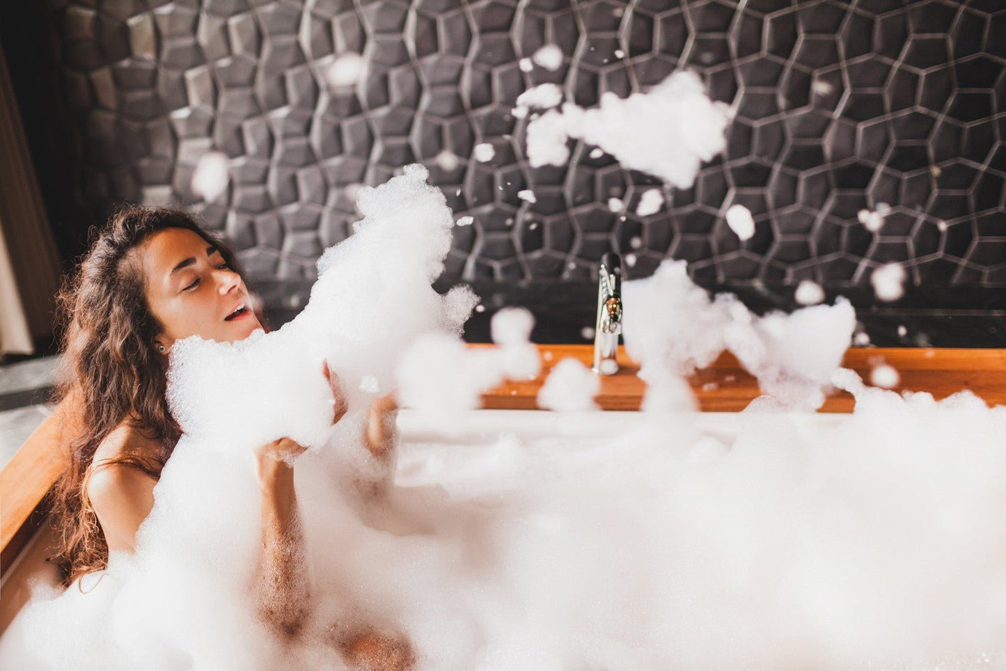 Herbalshire Cold & Flu Bubble Bath - 250ml - Relaxing Blend with Tea Tree & Euc