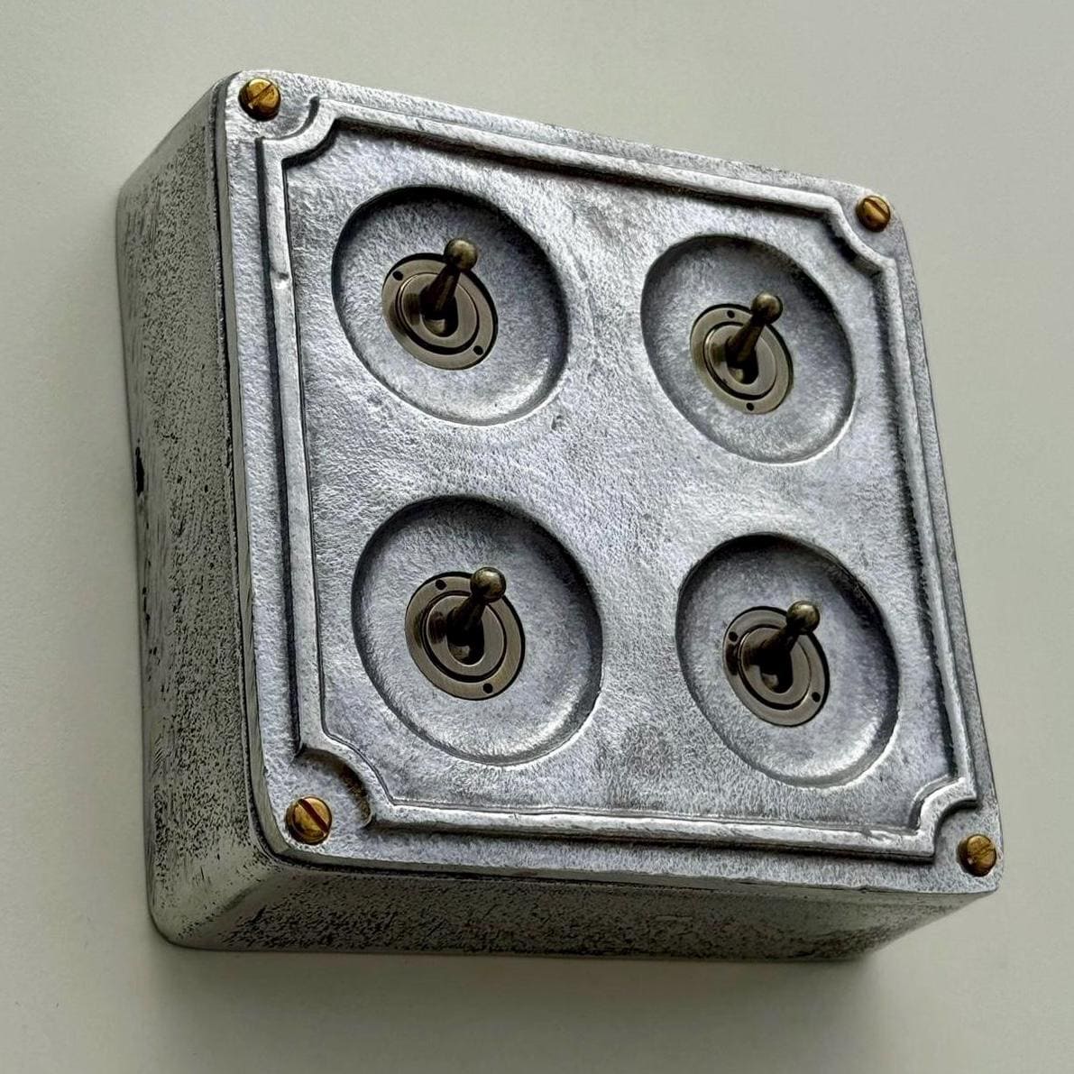 4 Gang 2 Way Solid Cast Metal Surface Mounting Conduit Light Switch Industrial
