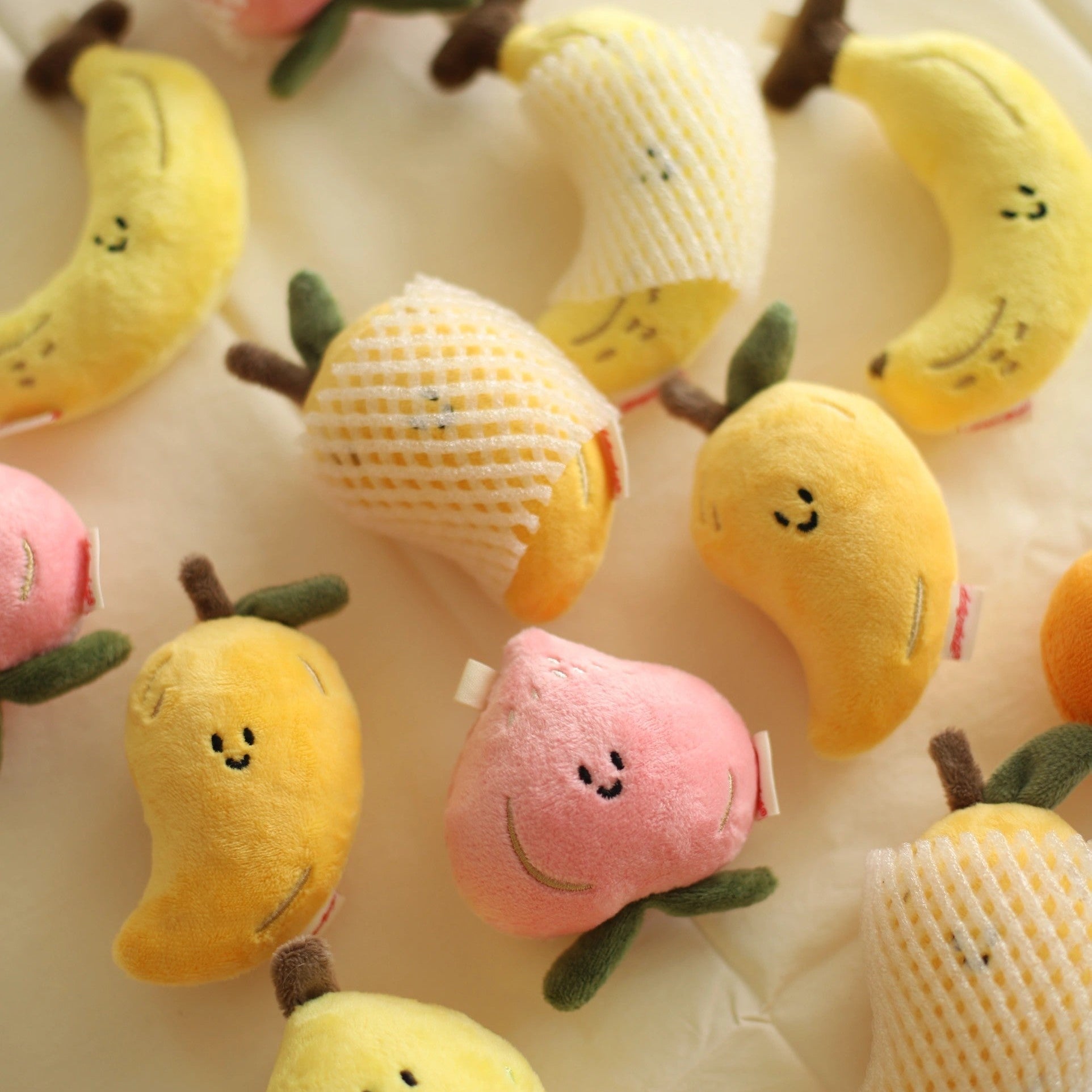 Daily White | Mango Bag Charm