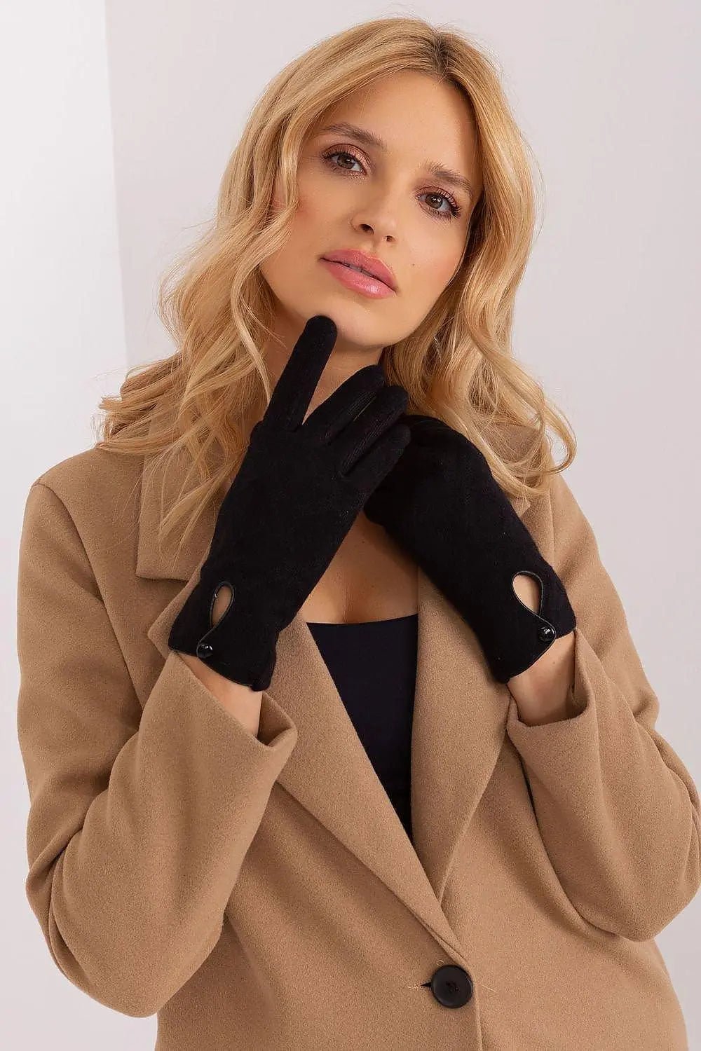 insulated fabric in a decorative geometric pattern gloves