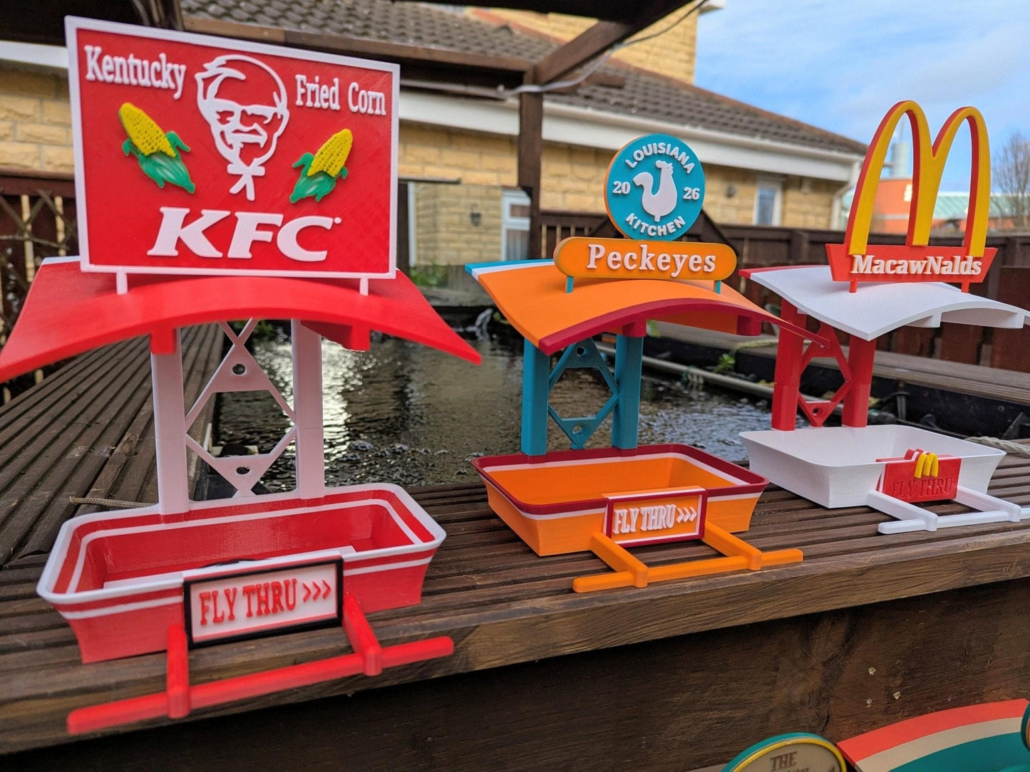 KFC Garden Bird Feeding Station - Garden bird seed feeder - quirky outdoor Decor - Wild Bird Food table