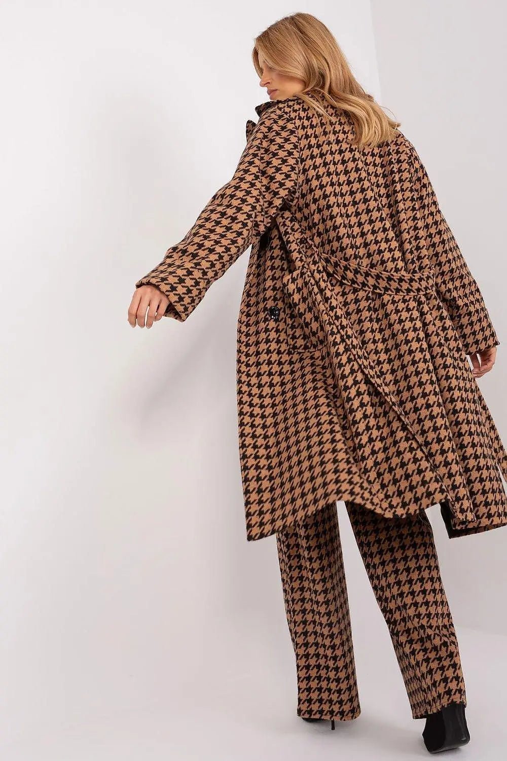Lakerta elegant and classic transitional coat