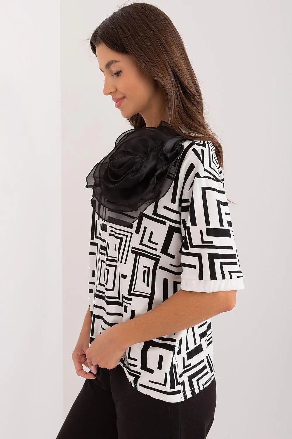 Lakerta elegant everyday blouse