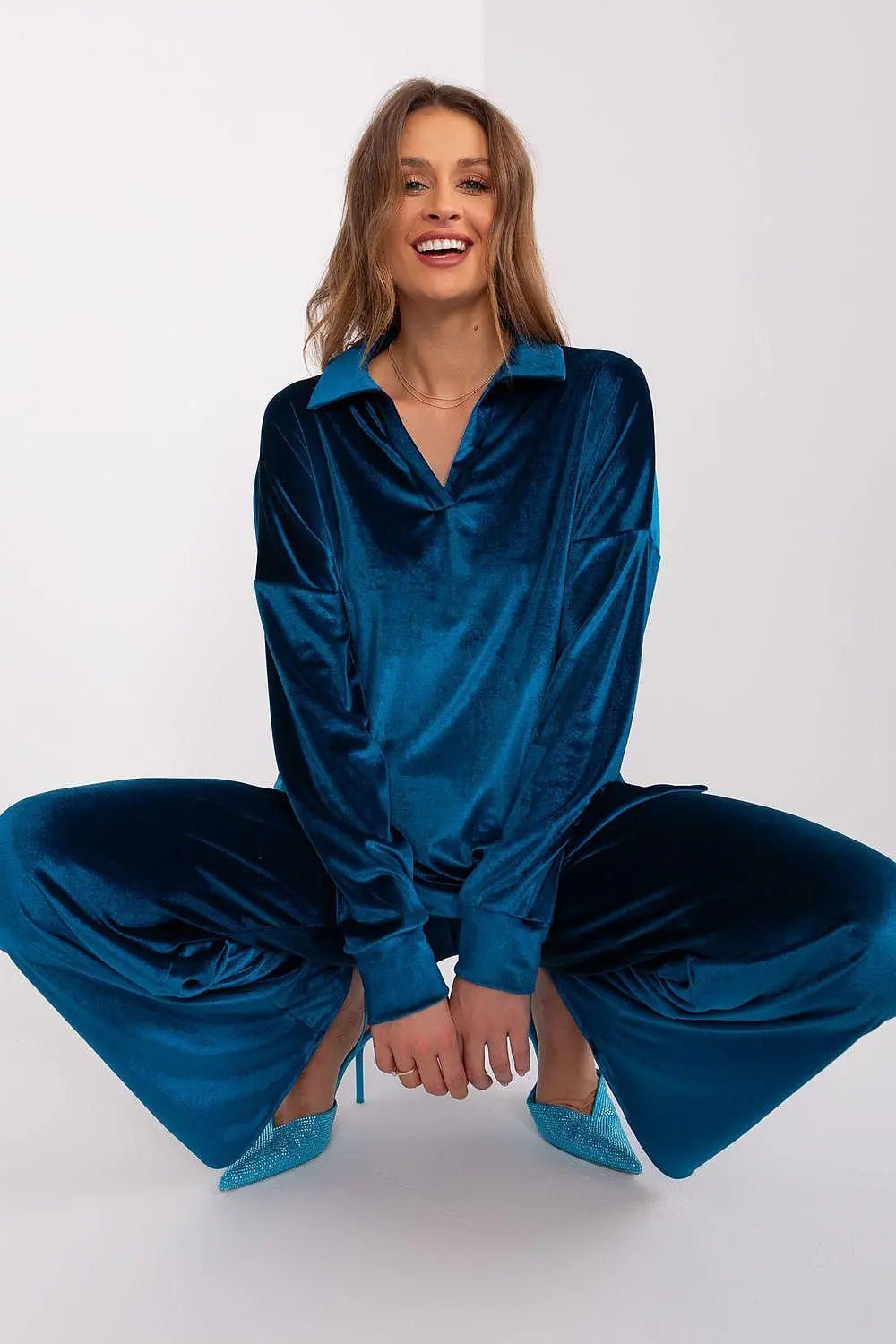Lakerta stylish velour long-sleeve blouse with pants