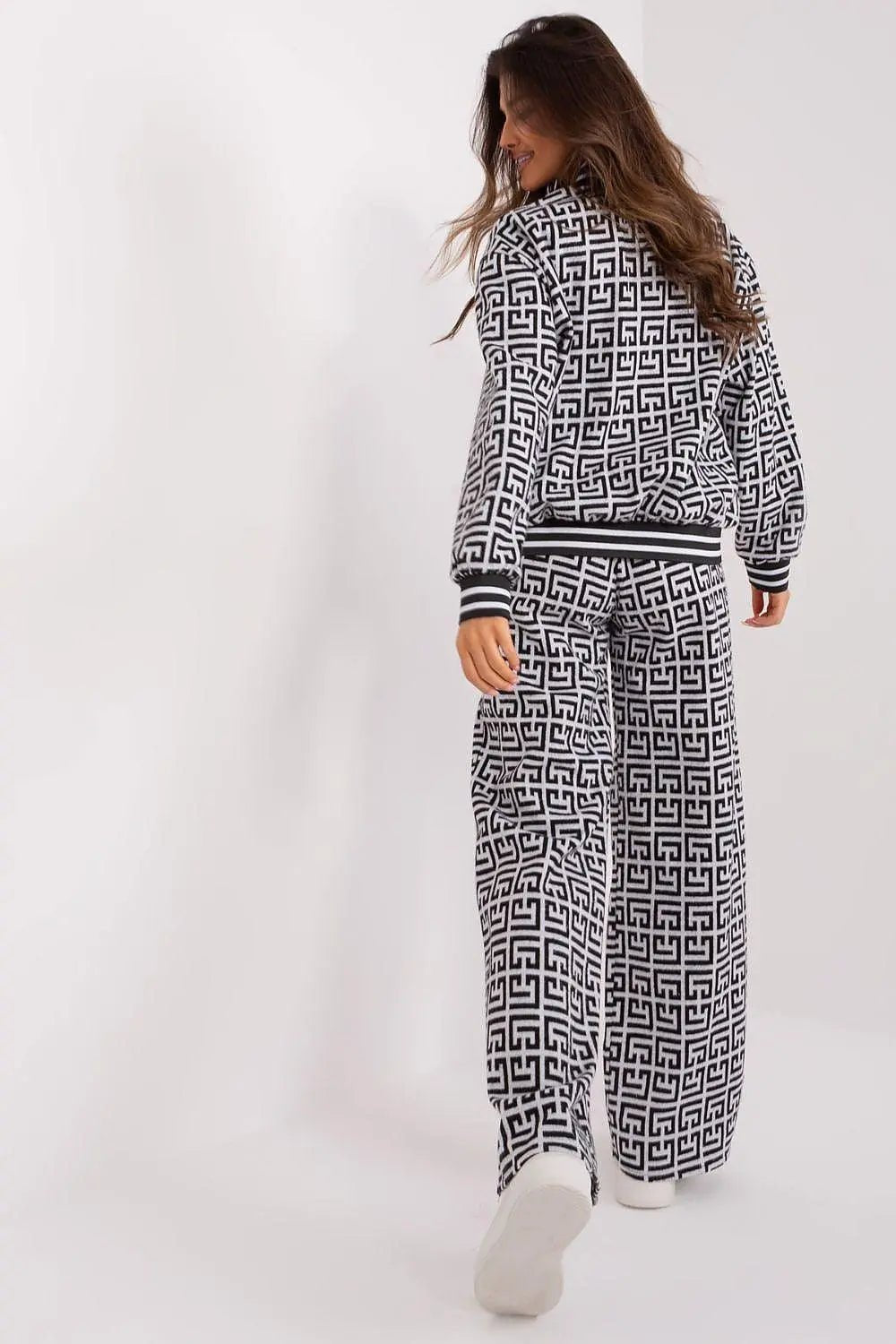 Lakerta zippered sweatshirt with pants