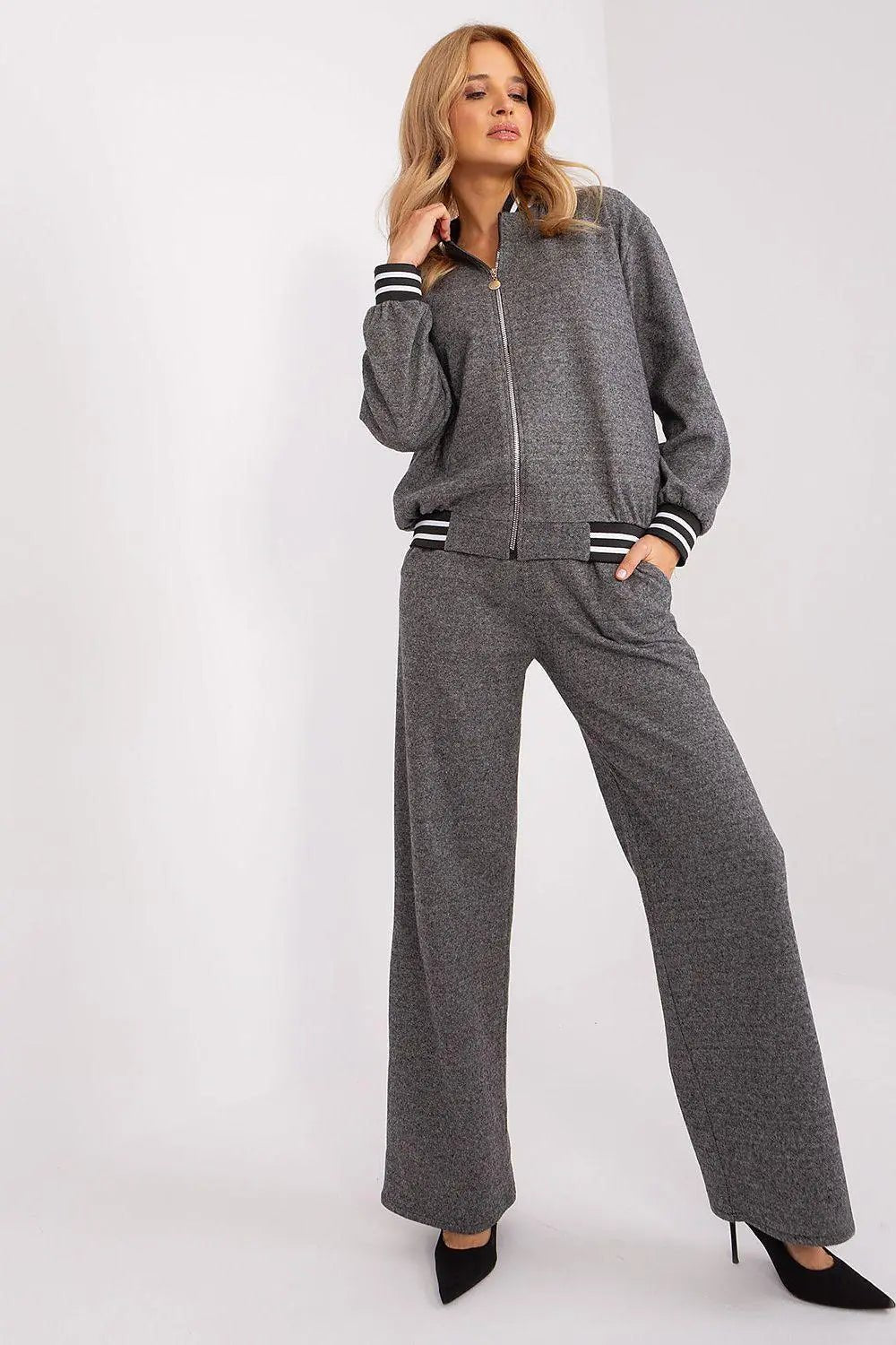 Lakerta zippered sweatshirt with pants