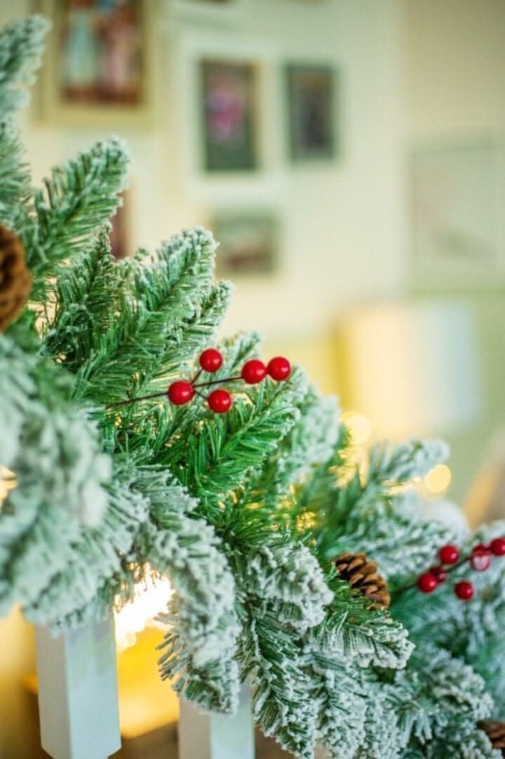 9FT Artificial Snow Dusted Christmas Garland