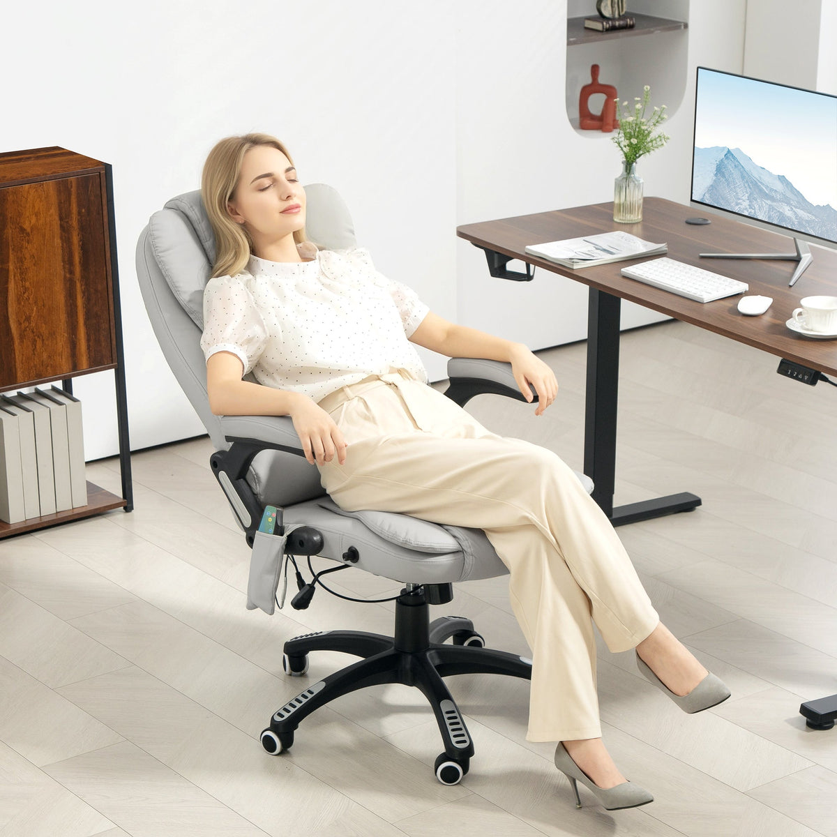 HOMCOM Heated Vibrating Massage Chair with Reclining Function, Light Grey