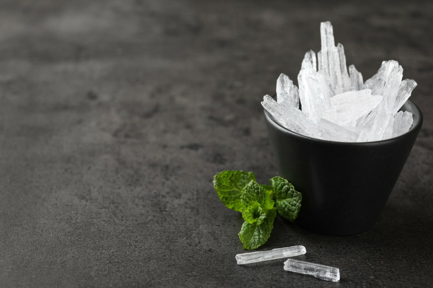 Menthol Crystals 30g – 100% Pure Peppermint-Derived Flakes for Steam Inhalation & Aromatherapy