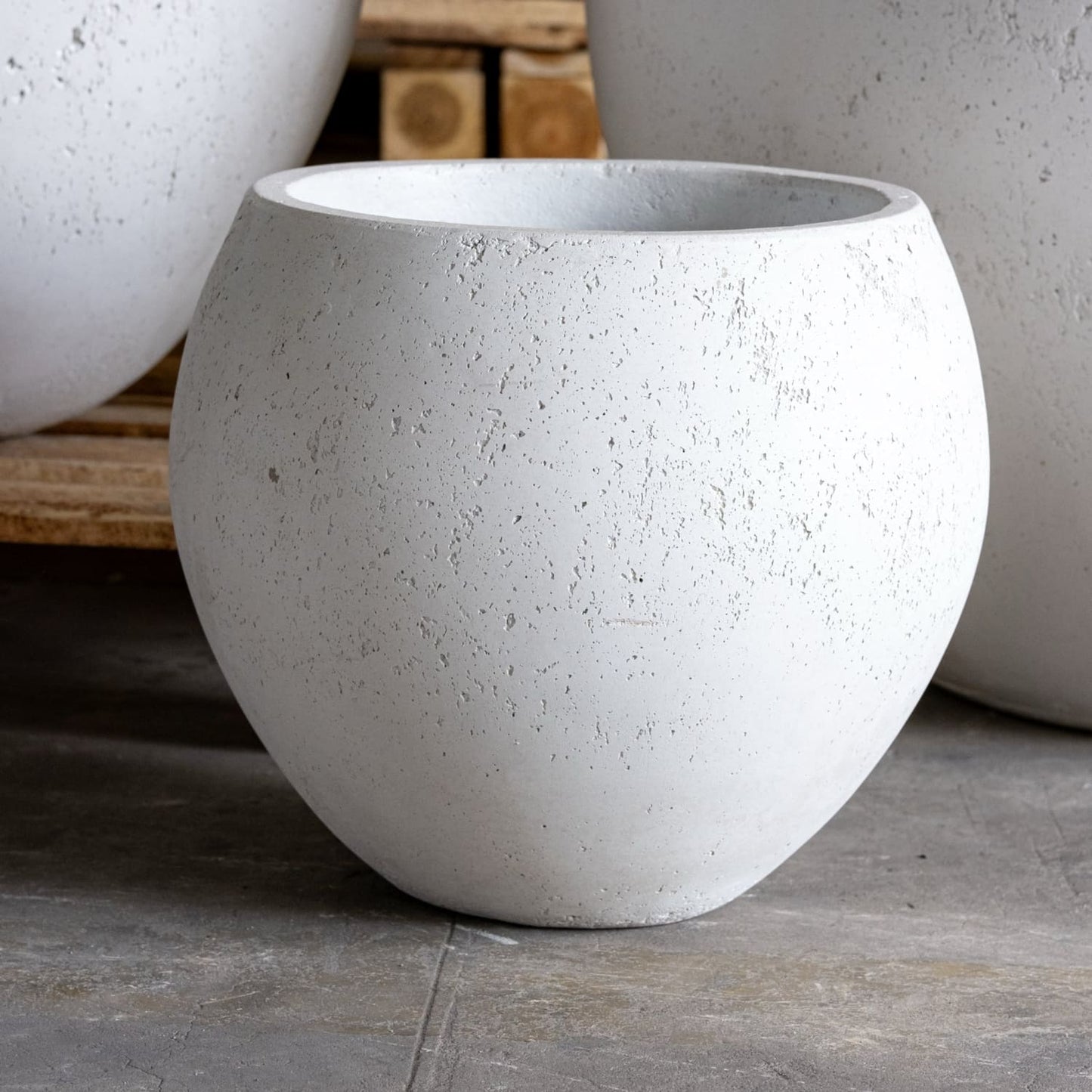 Orbello | White Mist – 110cm XXL Concrete Sphere Planter – 686L Round Plant Pot