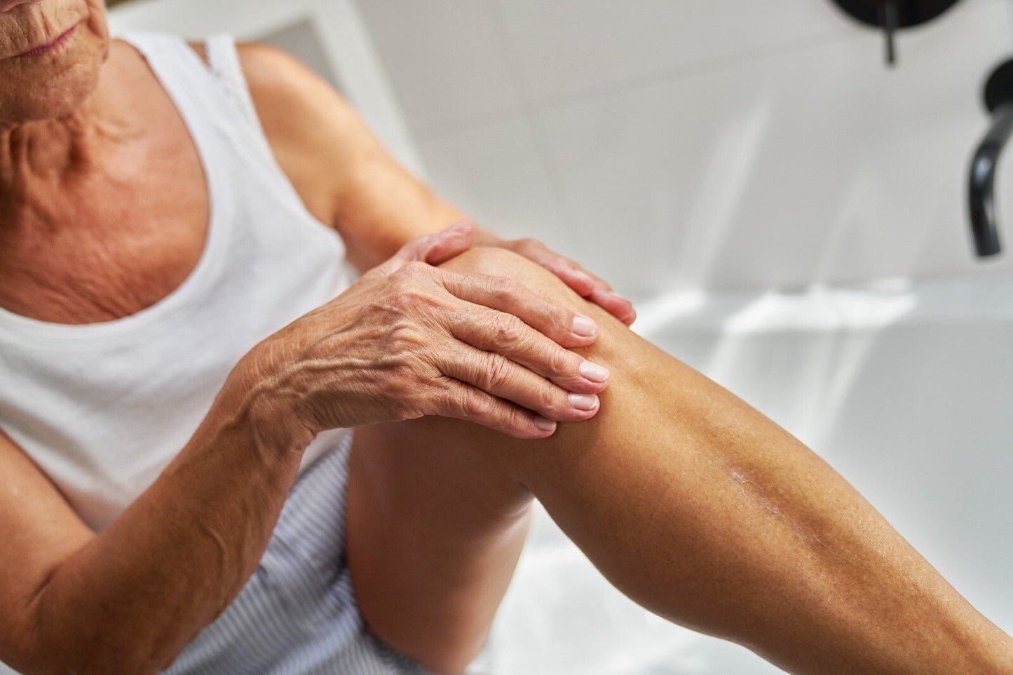 Osteoarthritis Knee Joint Pain Relief Oil – Natural O.S.T. Massage Blend