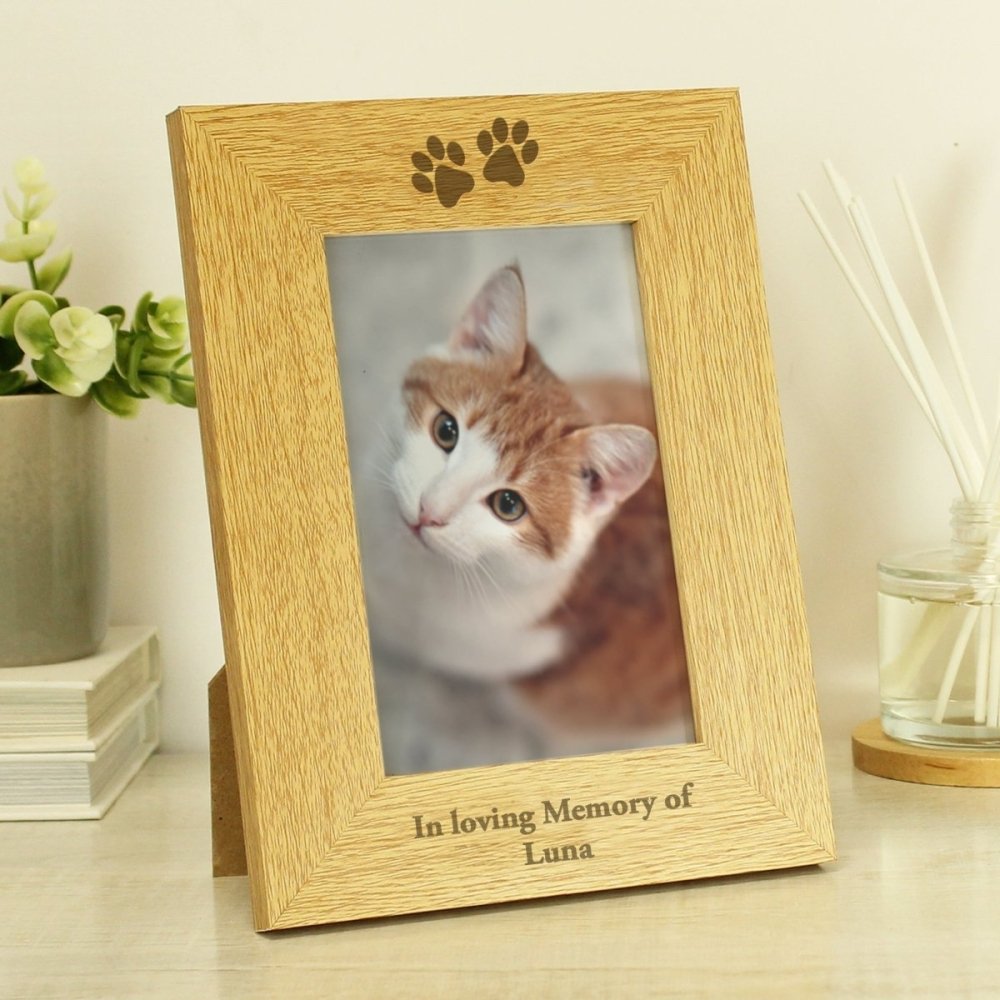 Personalised Oak Finish 4x6 Inch Paw Prints Photo Frame