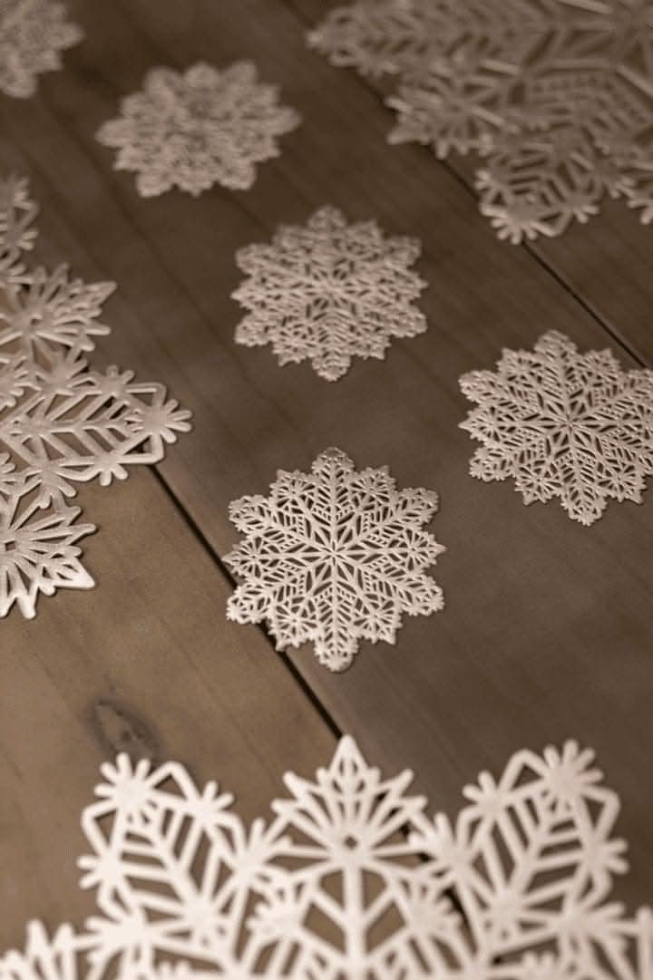 6pc Set Gold Vinyl Snowflake Placemat and Coasters