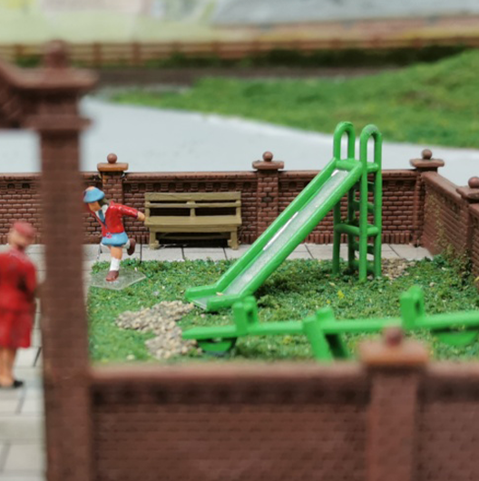 OO Scale Ready to Paint Playground Set (10 pack)