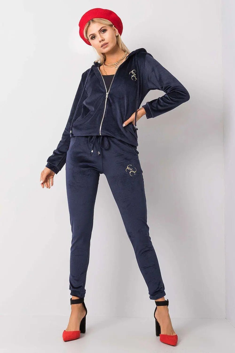 Relevance long sleeves sweatshirt with zipper, hood and slip pockets