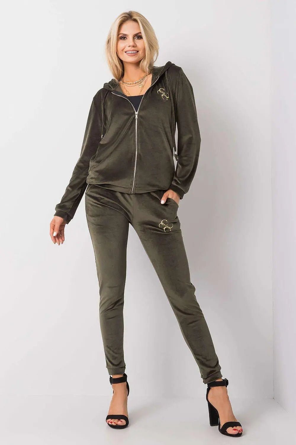 Relevance long sleeves sweatshirt with zipper, hood and slip pockets