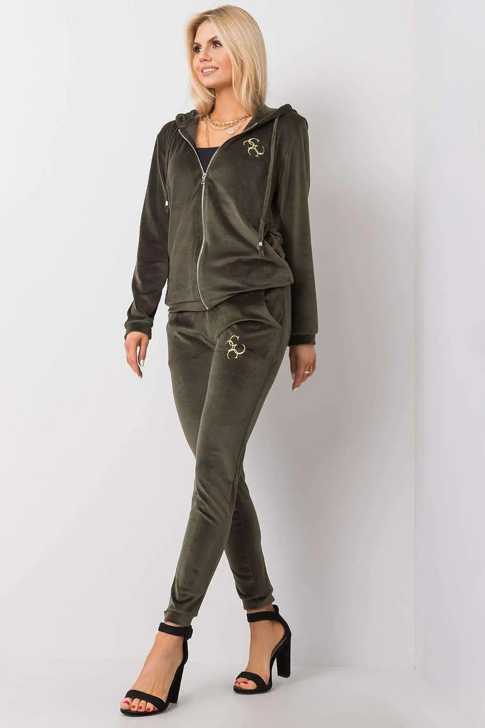 Relevance long sleeves sweatshirt with zipper, hood and slip pockets