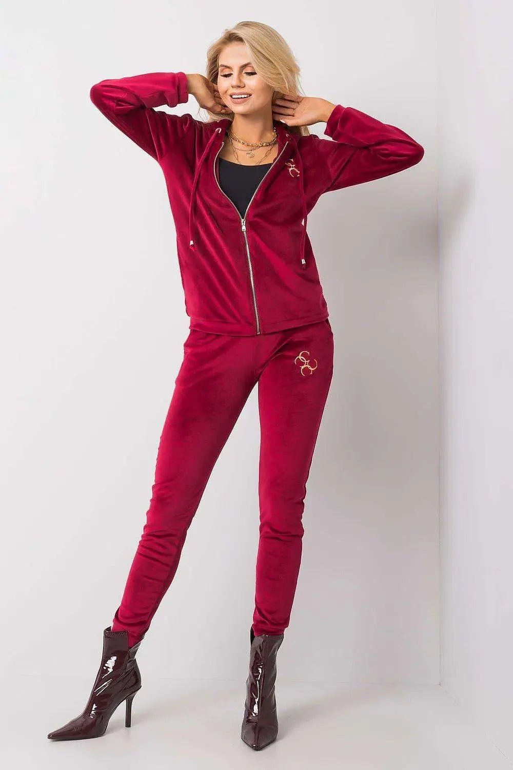 Relevance long sleeves sweatshirt with zipper, hood and slip pockets