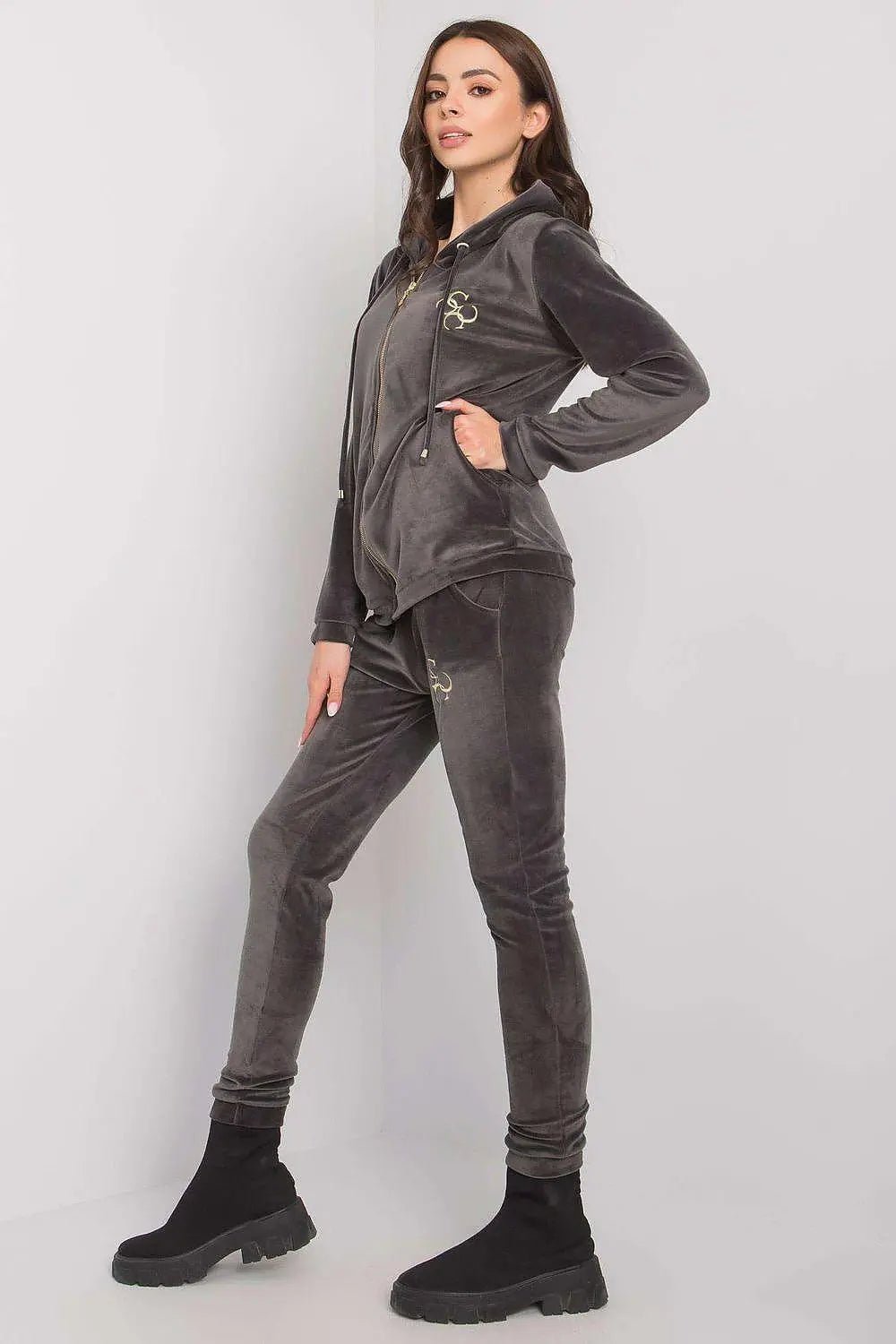Relevance long sleeves sweatshirt with zipper, hood and slip pockets