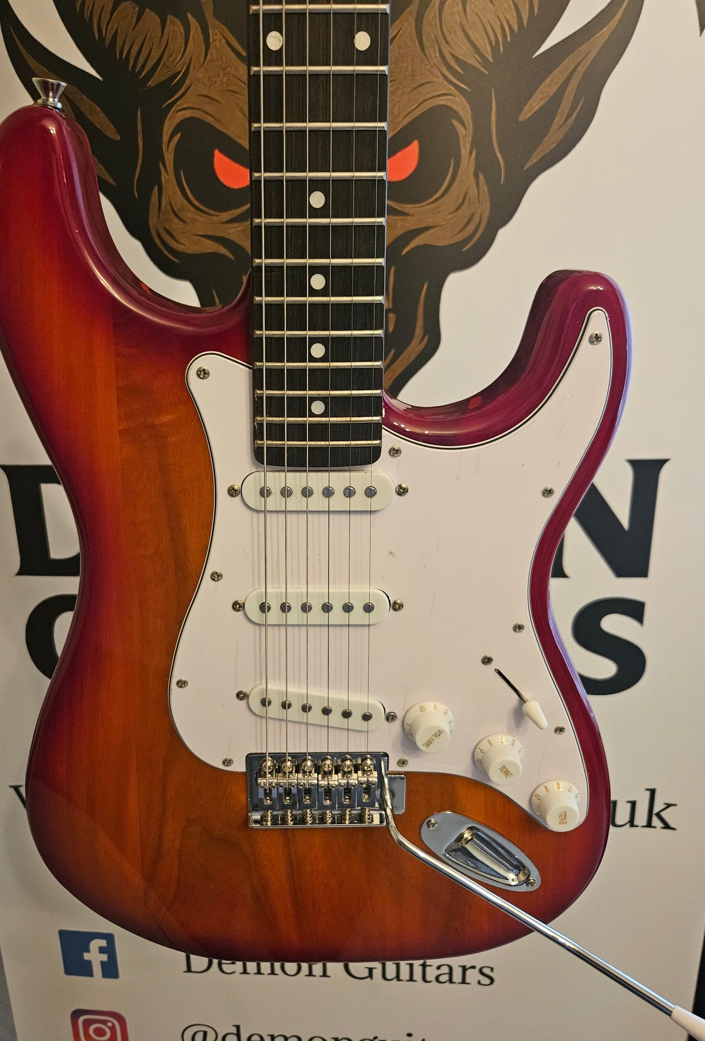 ST-700 Electric Guitar