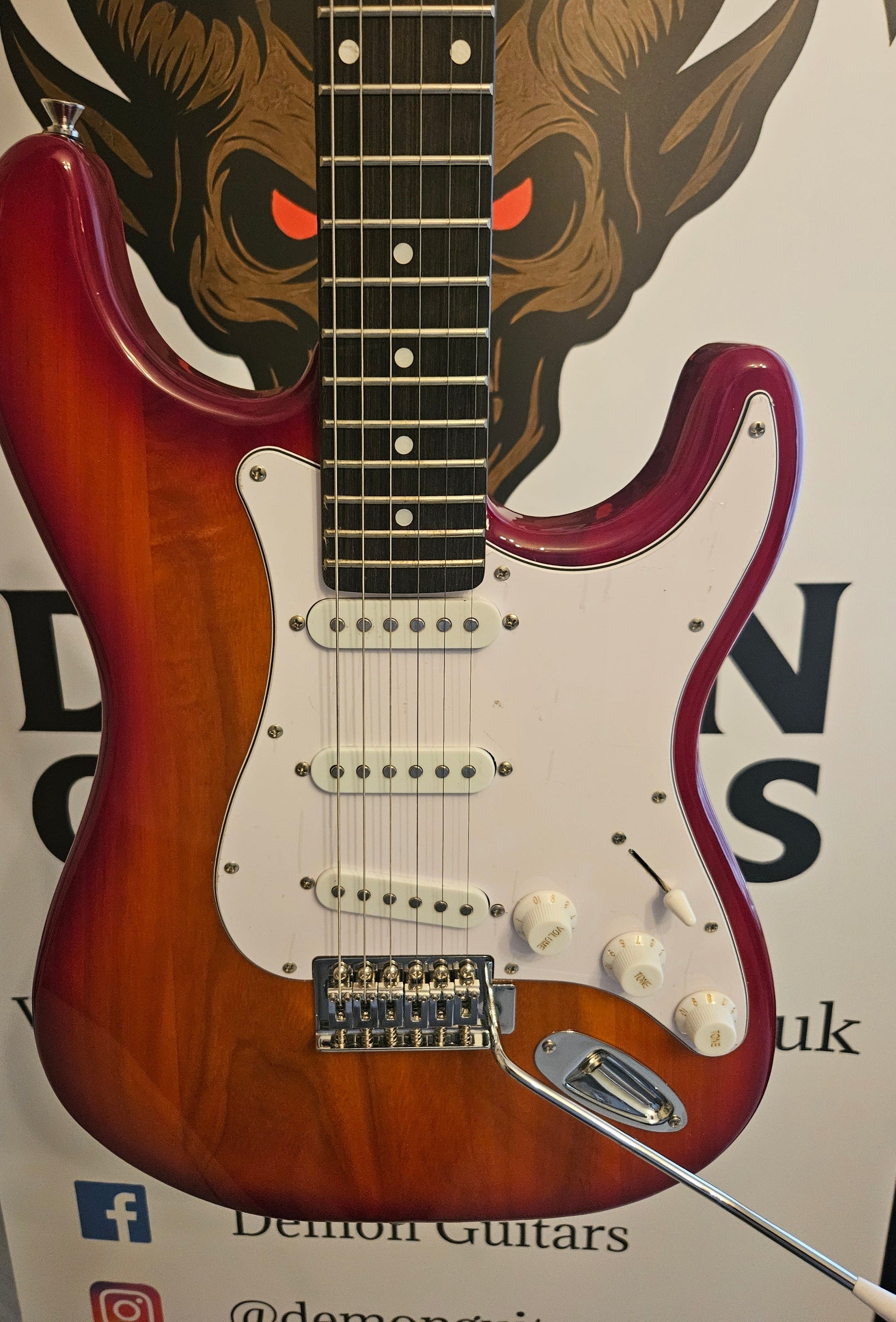 ST-700 Electric Guitar