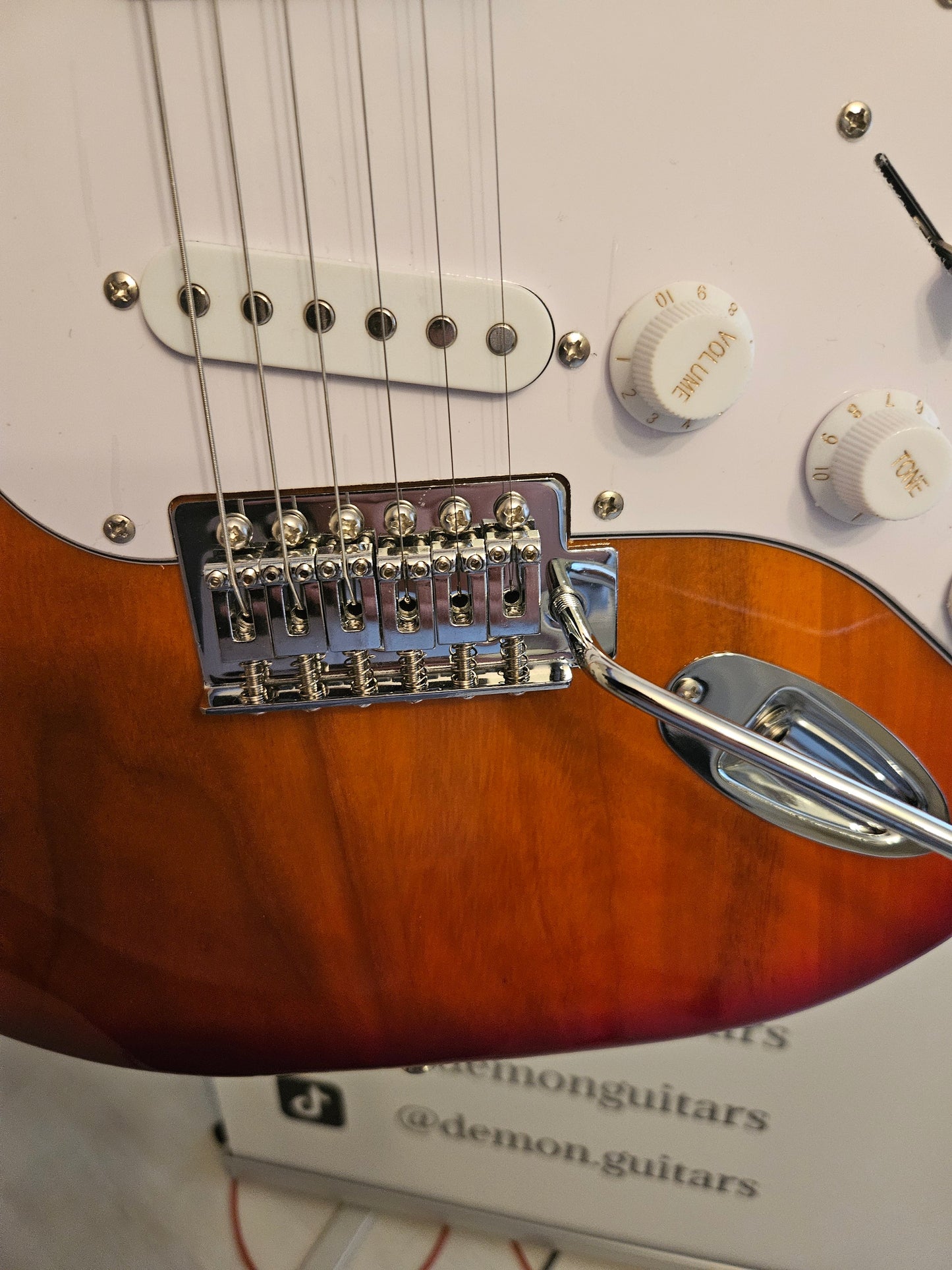 ST-700 Electric Guitar