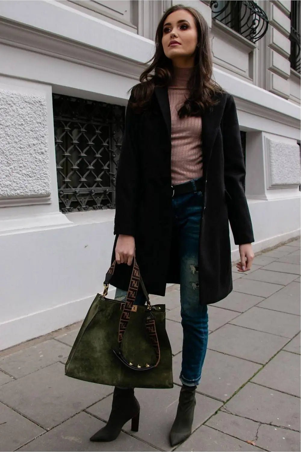 Roco Fashion single-breasted coat with a tailored cut