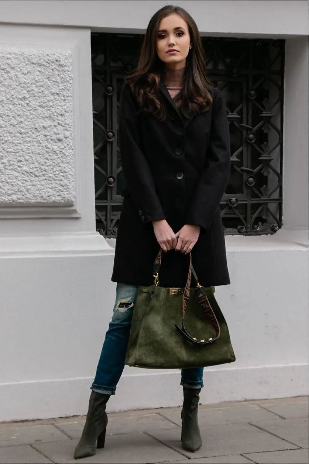 Roco Fashion single-breasted coat with a tailored cut