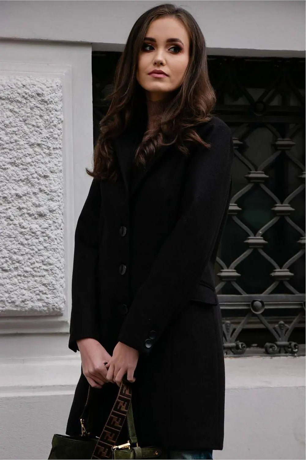 Roco Fashion single-breasted coat with a tailored cut