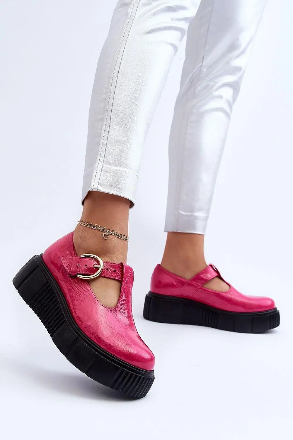 Step in style fashionable women's half-shoes