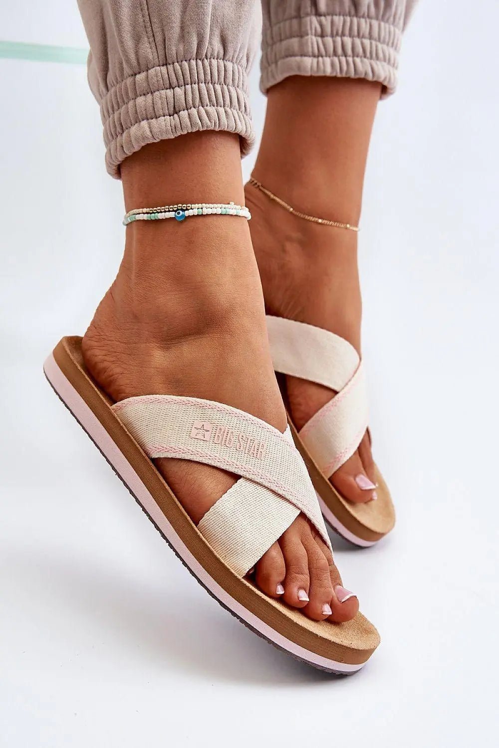 Step in style women's two intertwining straps flip-flops from the Big Star brand