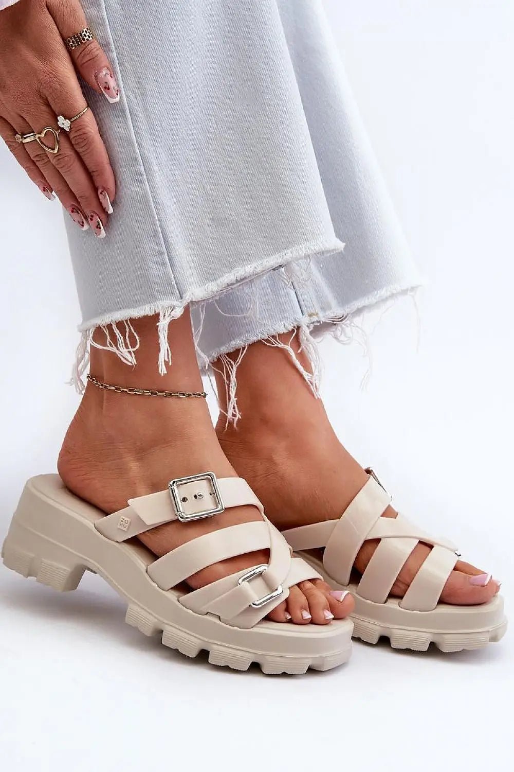 Step in style ZAXY brand flip flops made of high-quality material