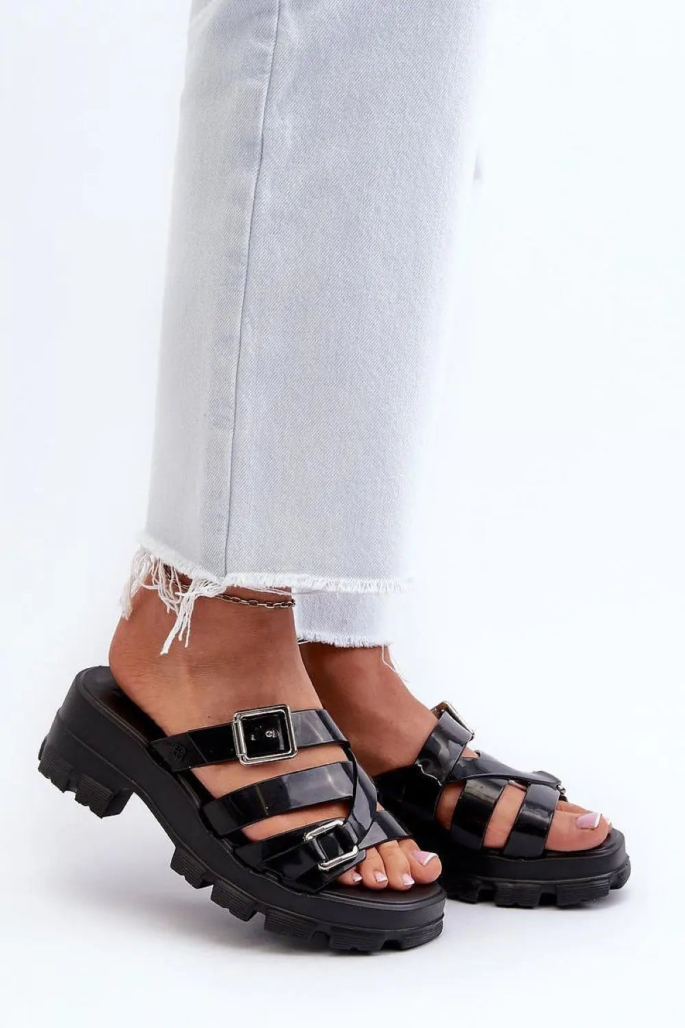 Step in style ZAXY brand flip flops made of high-quality material