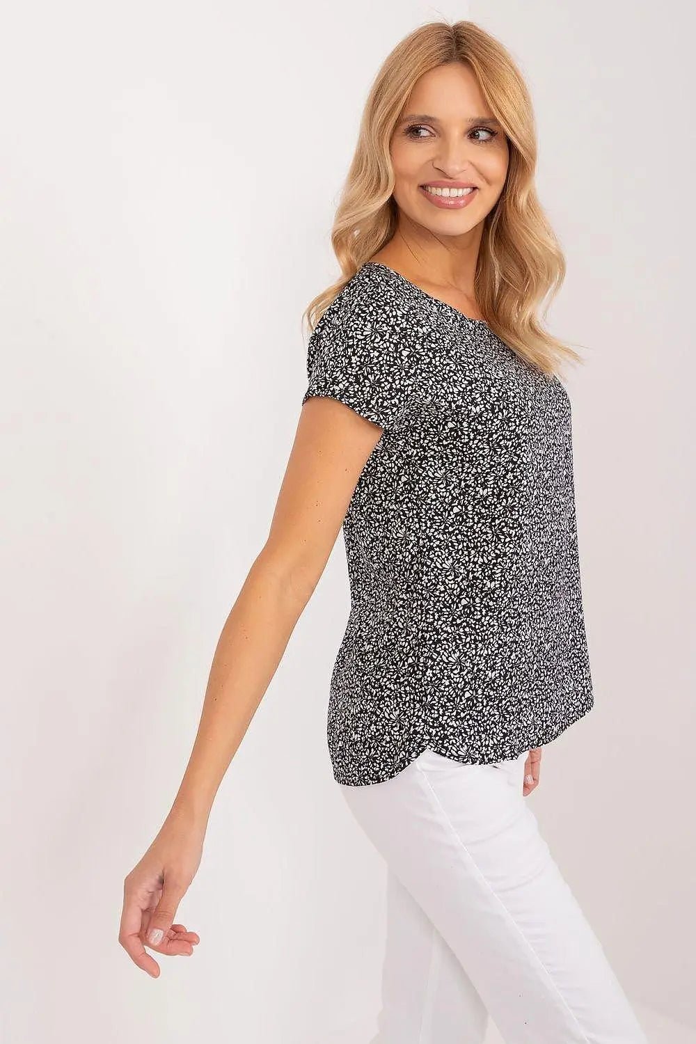 Sublevel unique design and lightweight material blouse