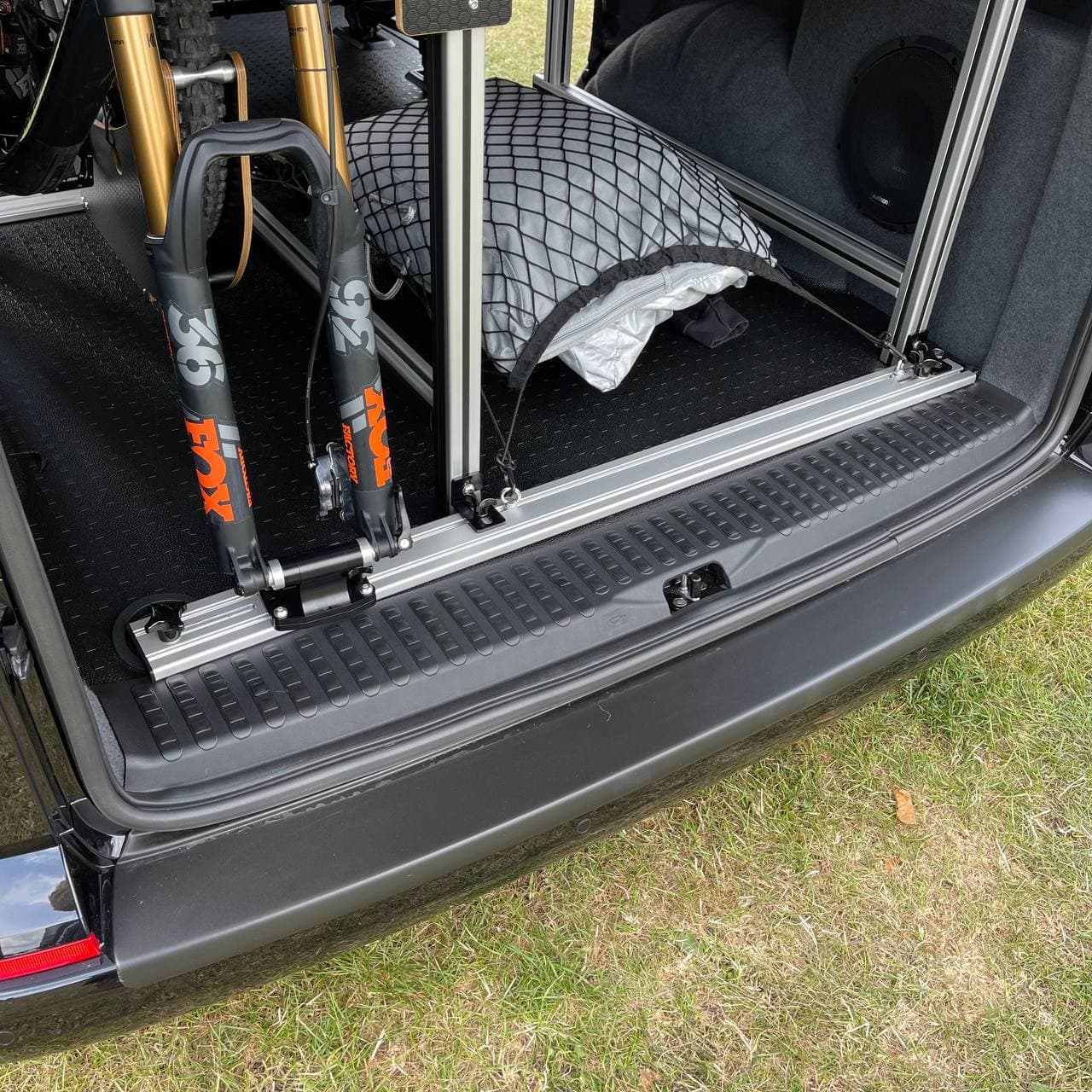 For VW T5, T5.1 V3 Tailgate Threshold Cover + Side Step