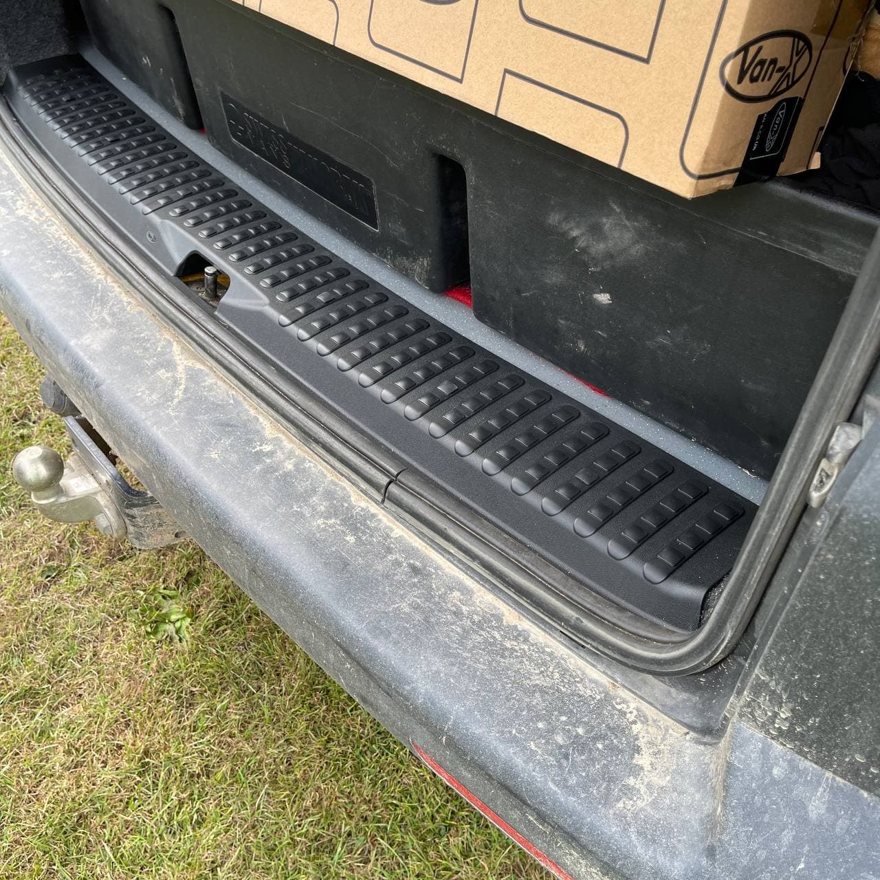 For VW T6.1 V3 Tailgate Threshold Cover + Side Step