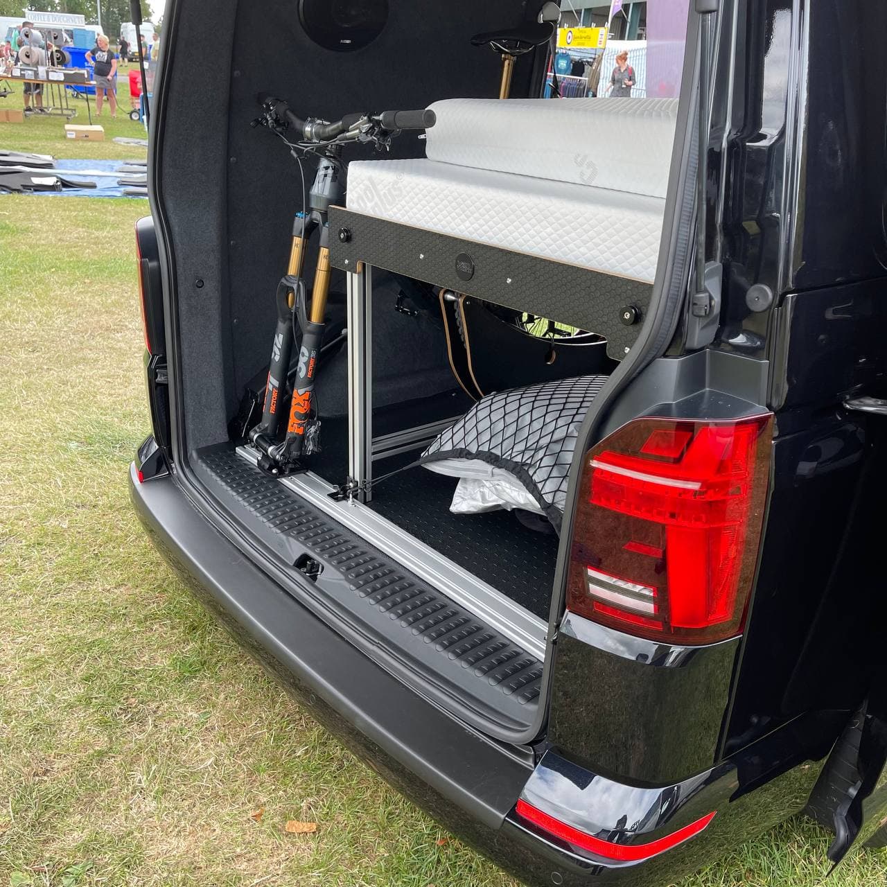 For VW T5, T5.1 V3 Tailgate Threshold Cover + Side Step