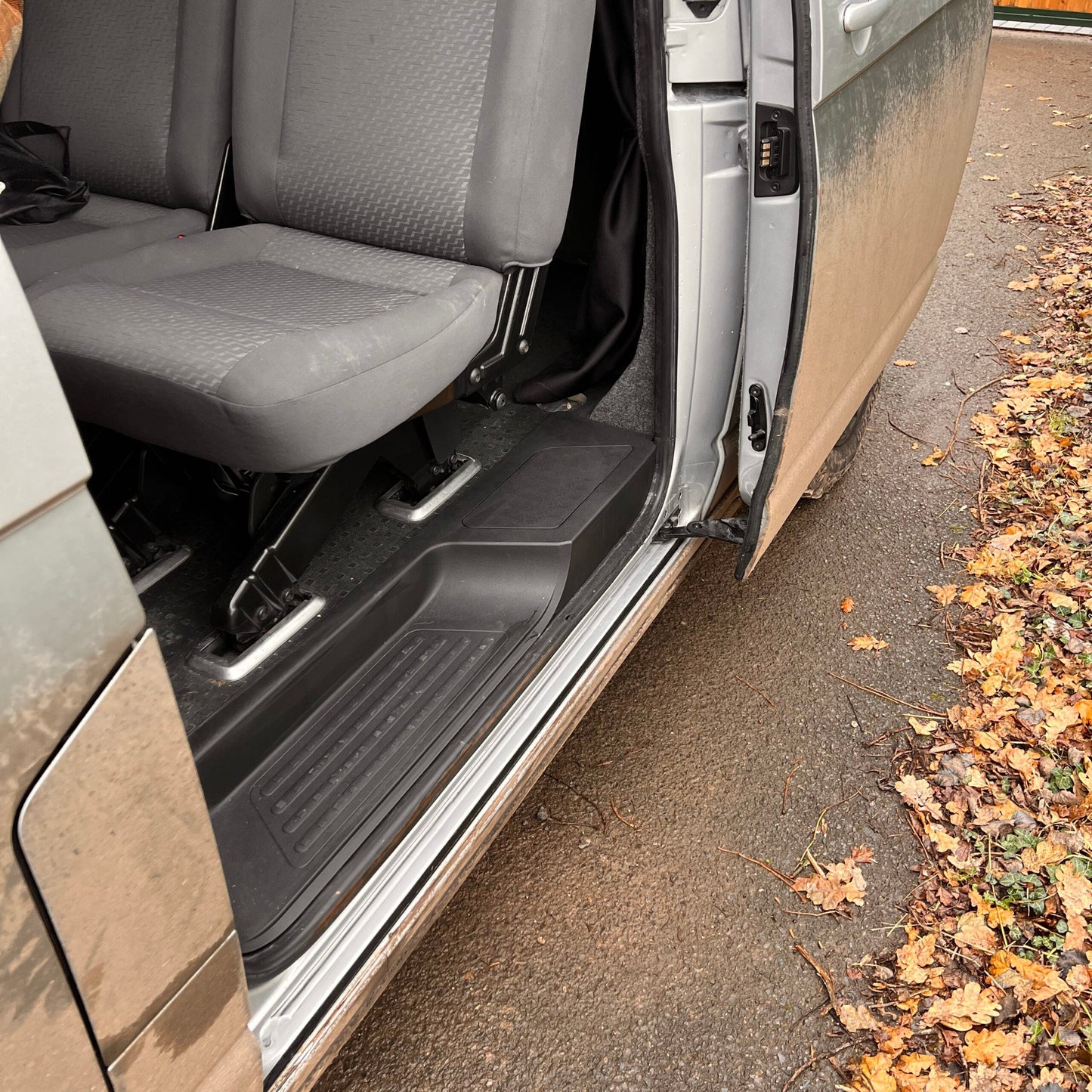 For VW T5, T5.1 V3 Tailgate Threshold Cover + Side Step