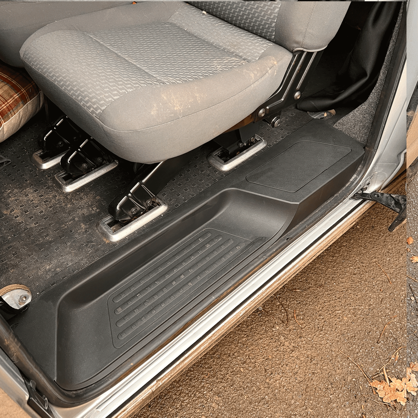 For VW T6 V3 Barndoor Threshold Cover + Side Step