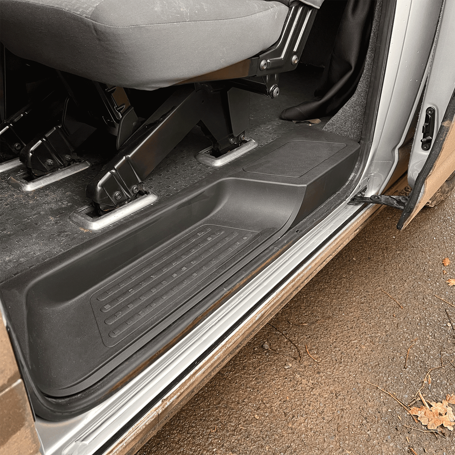 For VW T6 V3 Tailgate Threshold Cover + Side Step