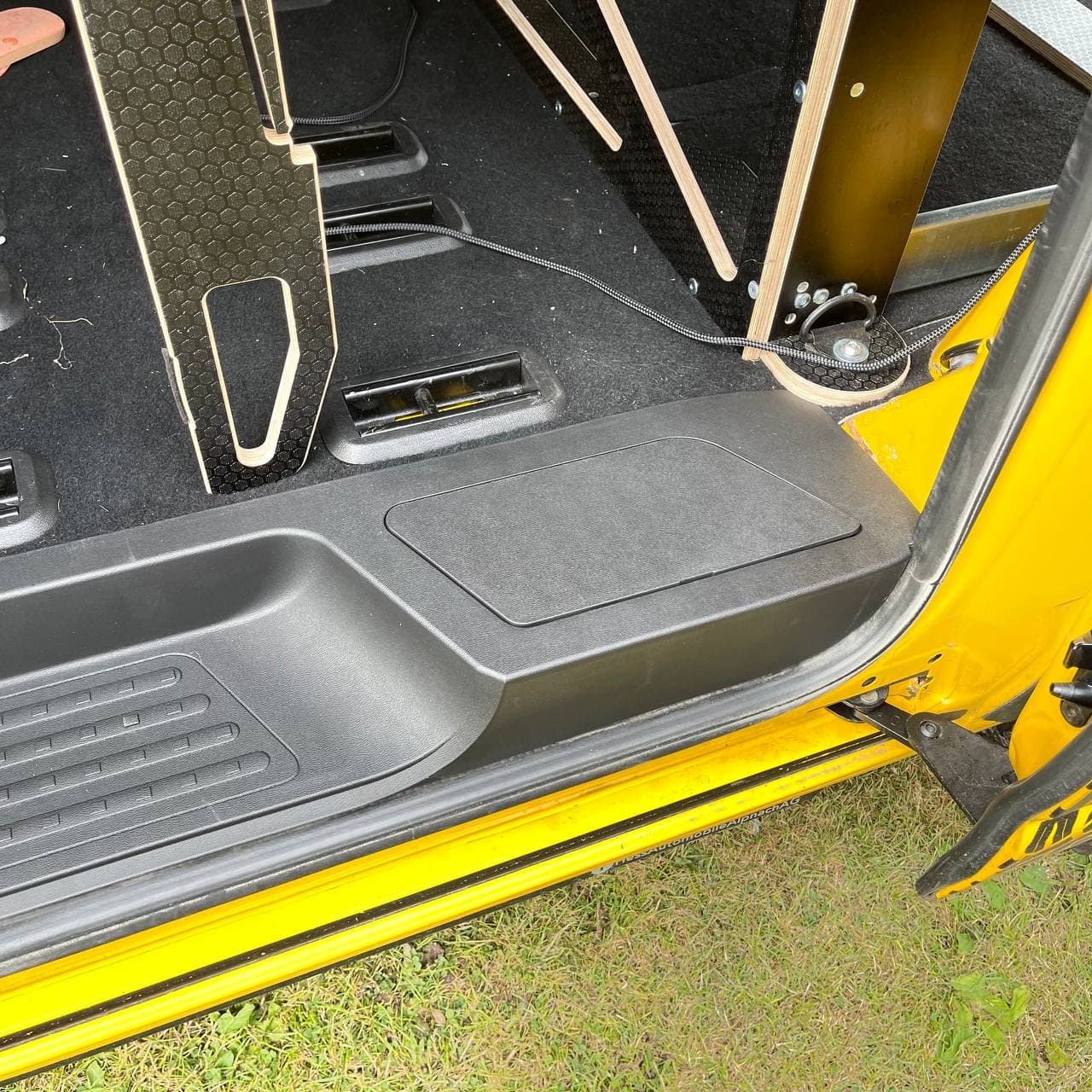 For VW T6 V3 Tailgate Threshold Cover + Side Step